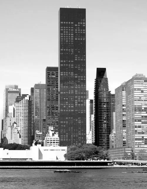 ТрампСити Trump World Tower был построен в 2001 году Трамп хотел сделать - фото 32