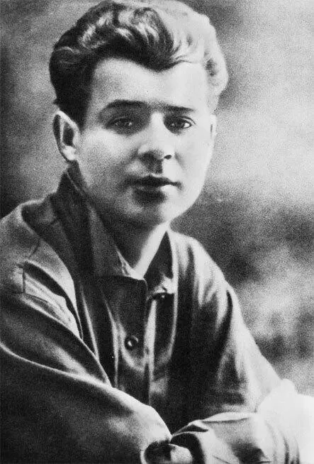 Сергей Есенин 1925 г На его жизненном пути было много женщин но почти до 30 - фото 32