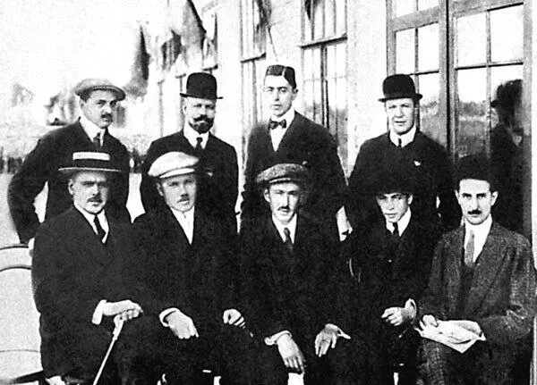 Рейли в группе авиаторов и коммерсантов во время проведения авиационной недели - фото 66