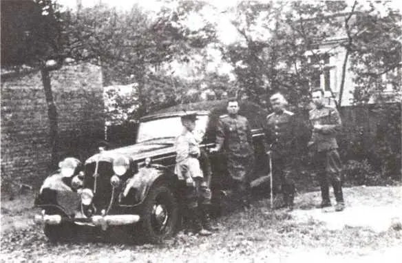 1й Украинский фронт 1944 год Справа налево Олег Пеньковский - фото 7