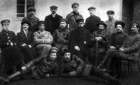 Члены Весьегонского уездного исполкома Сидит четвертый слева председатель - фото 8