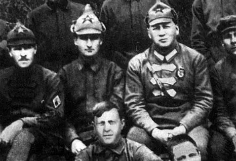Командный состав Ферганской группы войск В центре сидят В Д Соколовский и А - фото 17