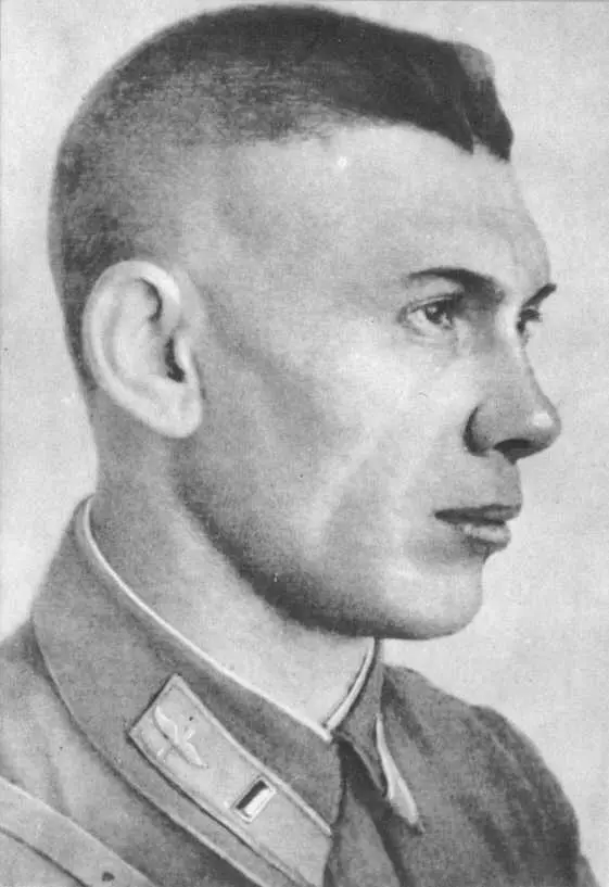 Командир эскадрильи капитан Николай Францевич Гастелло 1941 г Самолет У2 - фото 24
