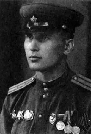 Комдив П М Демидов Берлин 1945 г Дошли до Рейхстага Берлин 1945 г - фото 12