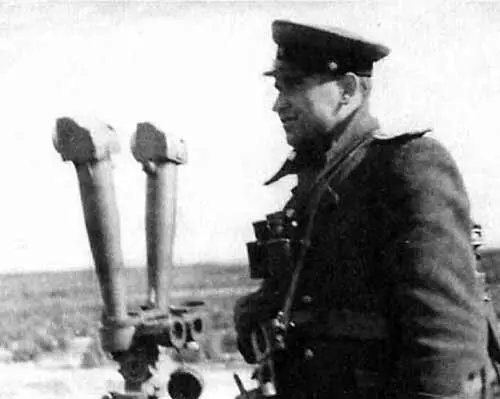 Майор П М Демидов на боевых стрельбах СтругацкоКрасненьский артиллерийский - фото 31