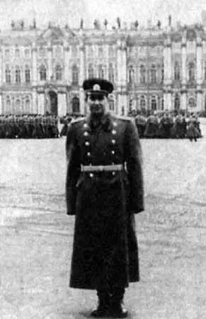 П М Демидов командир парадной артиллерийской группы Дворцовая площадь - фото 33