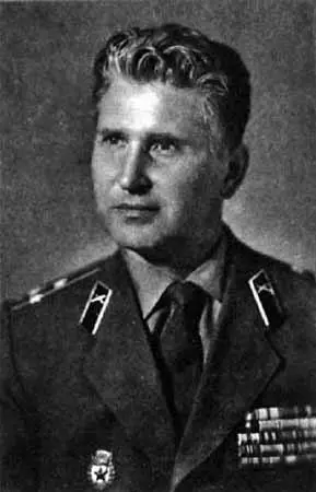 Я военный пенсионер 1978 г Жан Кретьен в центре министр затем - фото 35