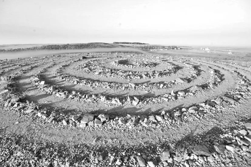 Спираль желаний на сопке Шаманка в историкокультурном заповеднике Аркаим - фото 61