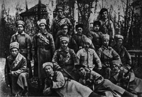 Командный состав уральского китайского батальона Председатель ВЦИК М И - фото 33