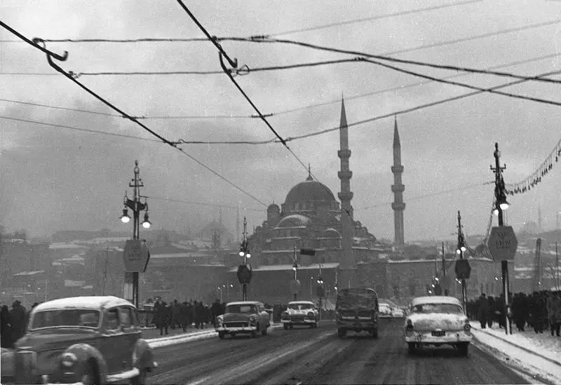 Мы катили по пустым стамбульским проспектам в конце 1960х начале 1970х в - фото 182