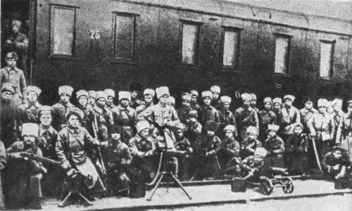 Отправка екатеринославцев на борьбу с Калединым в 1918 году Разгрузка в - фото 43