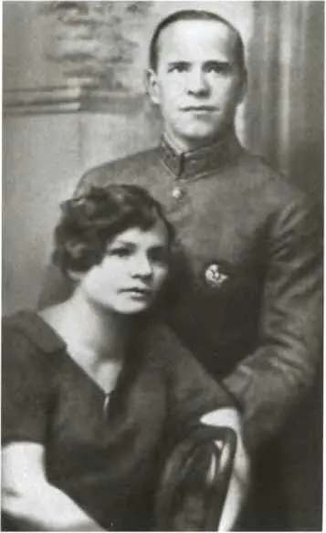 Георгий Константинович с женой Александрой Диевной 1920е гг Г К Жуков - фото 10