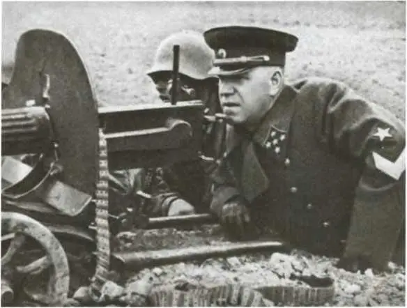 Г К Жуков на учениях Киевского военного округа 1939 г Броня крепка - фото 21