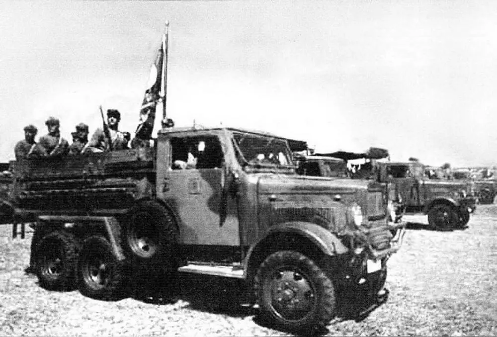 Ггрузопассажирский автомобиль Magirus М206 На фото парадная колонна турецкой - фото 35