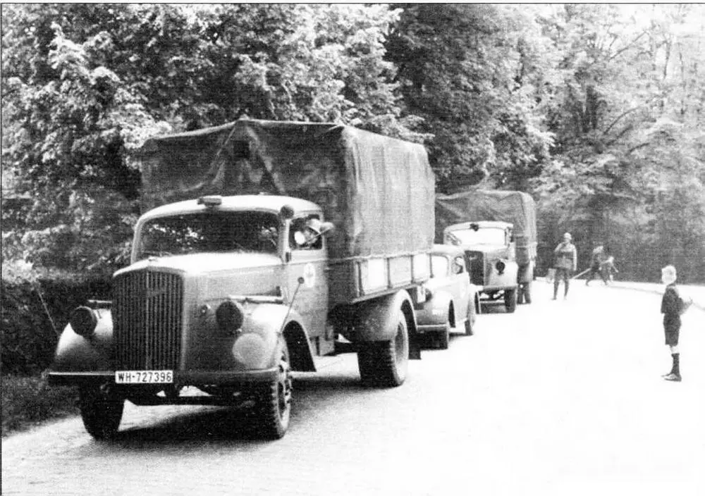 Армейский санитарный фургон SdKfz 31 на грузовом шасси Opel Blitz 25 4x2 - фото 39
