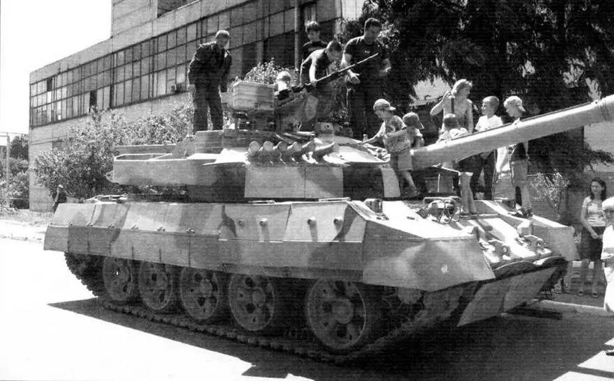 Танк Т55АГМ с новым двухтактным двигателем 6ТД 125 мм гладкоствольной пушкой - фото 52