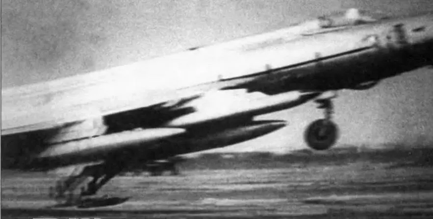 Взлет С32 с грунта на лыжах с боевой нагрузкой Серия Су17 с двигателем - фото 8
