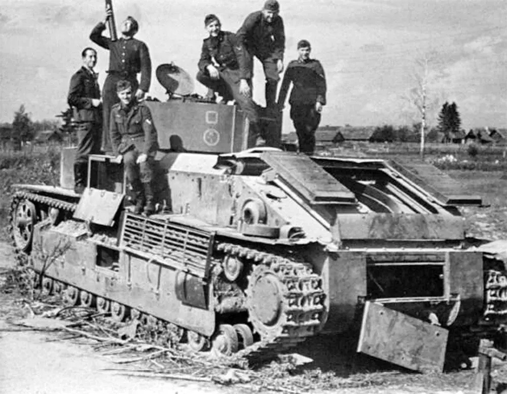 Т28 1й Краснознаменной танковой дивизии подбитый 1819 августа 1941 года в - фото 31