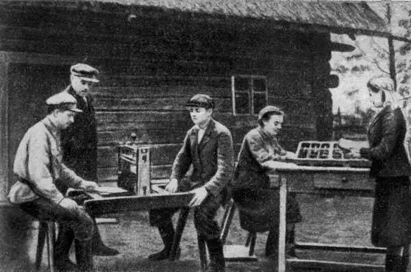Подпольная типография Фашисты ведут минских подпольщиков на казнь Крайний - фото 9