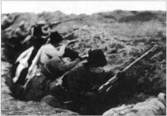 Черноморские пластуны в окопах І мировой войны Фото 1915 г Офицер 3го - фото 107