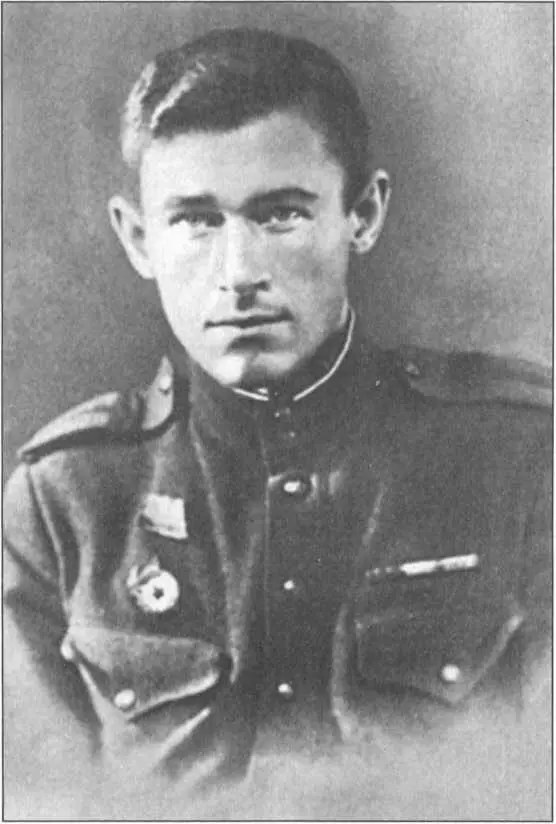 Ф Д Бобков 1945 год Курсант школы Смерш Однополчане Ф Д Бобков и М - фото 1