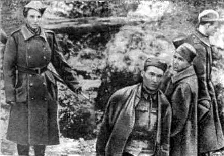 У партизанского родника Слева направо Венделин Новак Иозеф Белко Штефан - фото 18