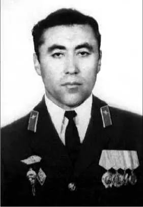 Командир мусульманского батальона майор ХТ Холбаев 1980е годы Командир - фото 33