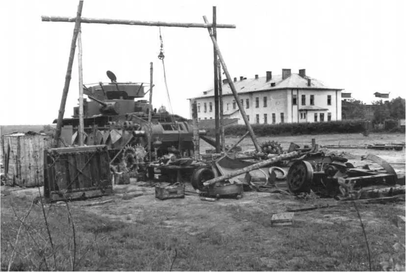 Находящийся к началу войны на ремонте танк Т35 19694 оставленный в Судовой - фото 116