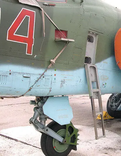 Оценить толщину титановой брони позволяет откинутая ступенька бронекороба - фото 168