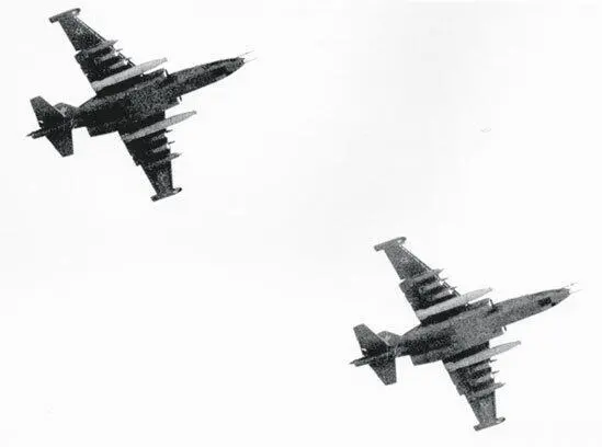 Пара штурмовиков уходит на задание Под крылом у каждого по четыре 250кг бомбы - фото 210