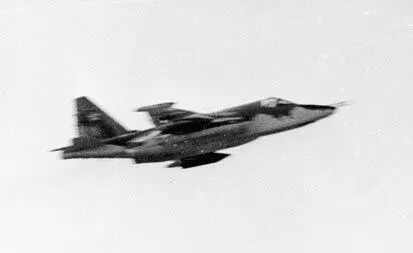 Пара Су25 над аэропортом Кабула Май 1988 года Штурмовик Су25 взлетает на - фото 214