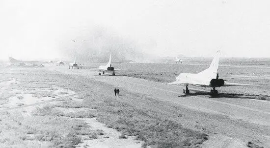 Ту22М3 из 185го тбап уходят на боевое задание Аэродром Мары2 ноябрь 1988 - фото 242
