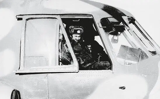 Штурман туземной эскадрильи 280го овп Сергей Мухитдинов К началу 1980 года - фото 299