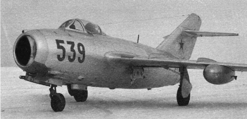 МиГ1 5бис 135039 оборудованный контейнерами системы Град - фото 111