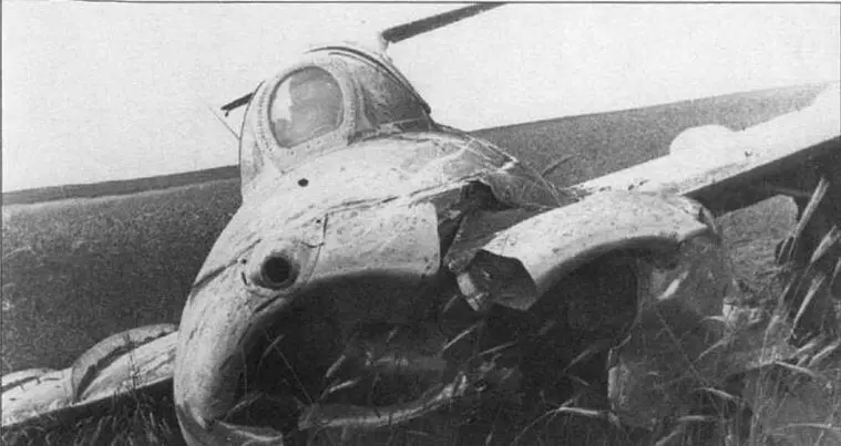 Аварийная посадка МиГ15бис из 39 ГвИАП г Васильков 1953 г архив С - фото 48