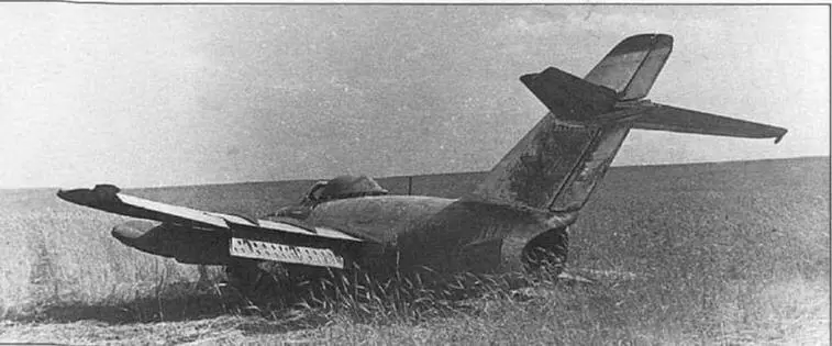 Аварийная посадка МиГ15бис из 39 ГвИАП г Васильков 1953 г архив С - фото 49