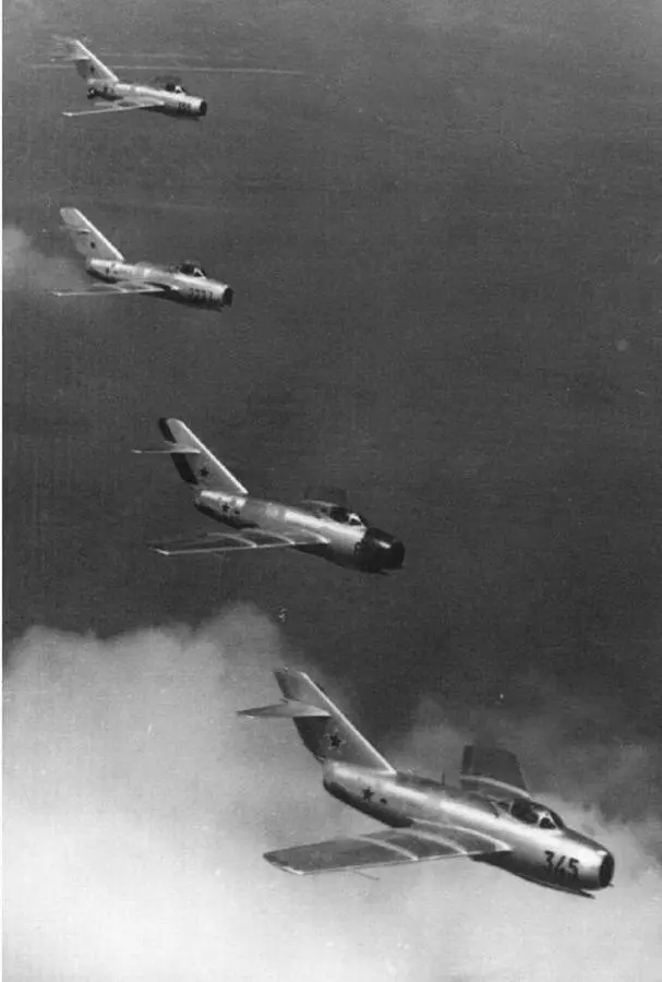 Истребитель МиГ15бис 2104 На заводе 292 в отличие от других в серийном - фото 51