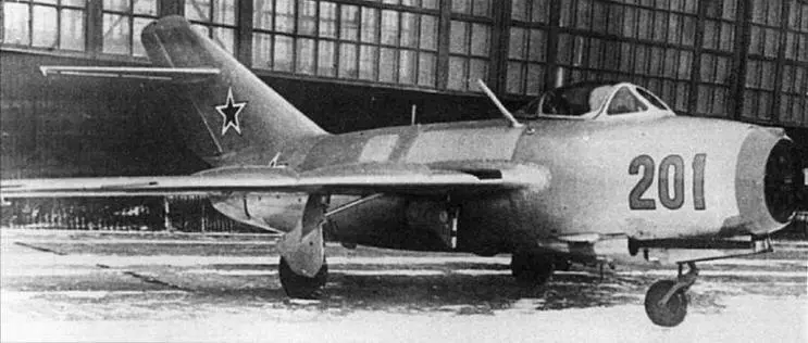 Истребитель МиГ15бис оборудованный радиостанцией РСИ6 и системой - фото 53