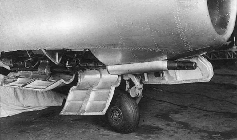 Вооружение истребителяперехватчика СП1 состояло из одной пушки Н37 - фото 72