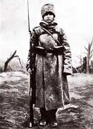 Женщина доброволец Карпаты 1915 г К декабрю в Действующую армию попало - фото 17