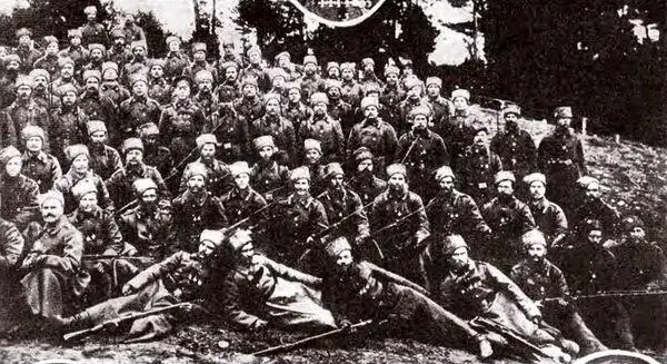 Георгиевские кавалеры гвардейских стрелковых полков 1915 г Через месяц - фото 52