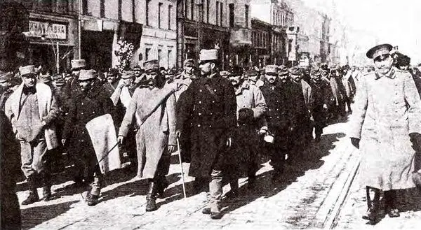 Пленные австрийцы на улицах Москвы 1915 г Кроме того русская артиллерия - фото 53