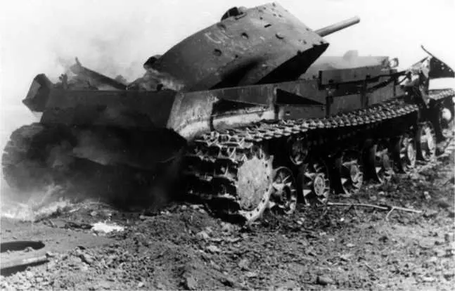 Уничтоженный внутренним взрывом танк КВ1 с литой башней 1942 год На башне - фото 123