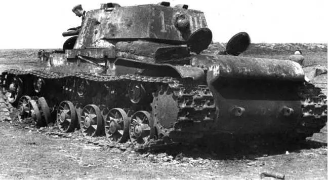 Подбитый танк КВ1 со сварной башней 1942 год ЯМ Советские танковые - фото 124