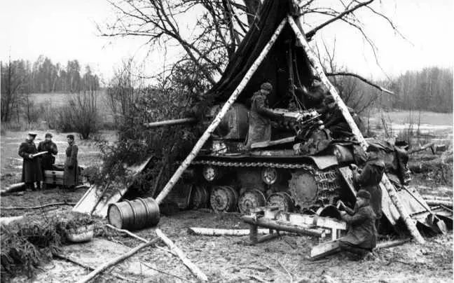 Ремонт танка КВ1 в полевых условиях Западный фронт весна 1942 года Хорошо - фото 140