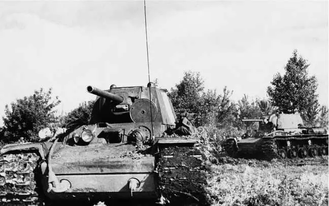 Танки КВ1 меняют позиции Западный фронт весна 1942 года Передняя машина со - фото 141