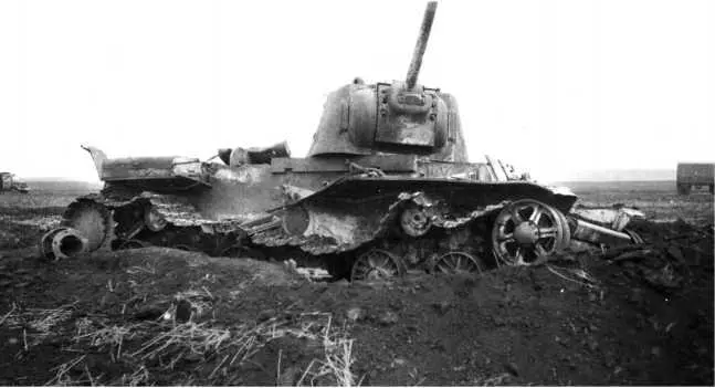 Танк КВ1 расстрелянный немецкой артиллерией 1942 год АСКМ 30 июня 1942 - фото 144