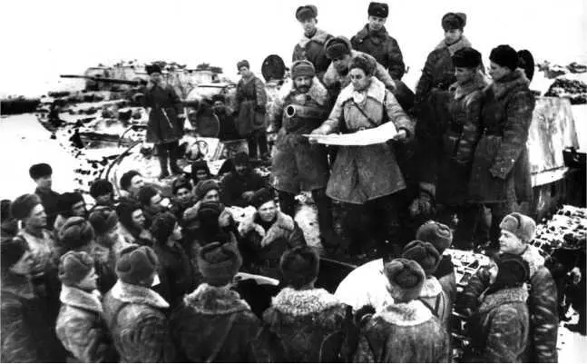 Митинг в одной из танковых бригад на машинах КВ1 Район Сталинграда декабрь - фото 179