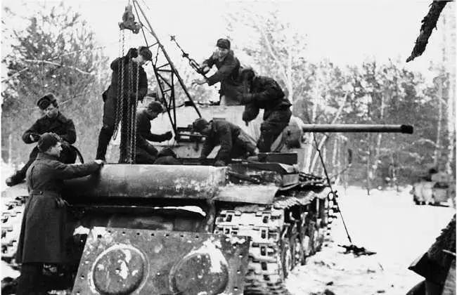 Ремонт танка КВ1 в полевых условиях Центральный фронт февраль 1943 года - фото 181
