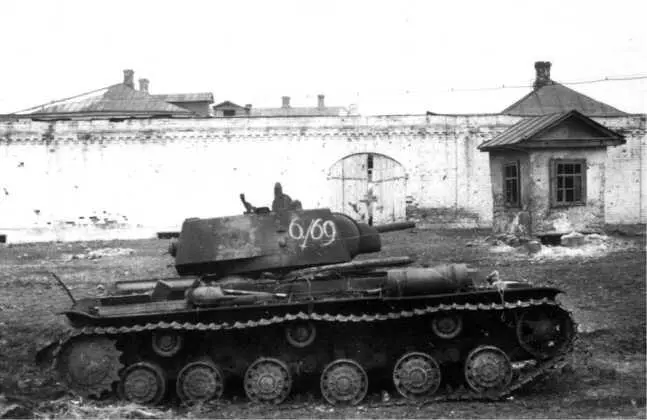 Тот же танк КВ1 Челябинского тракторного завода выпуска августа 1941 года что - фото 57